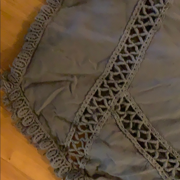 Beautiful grey poncho with detailed edges - Picture 5 of 5